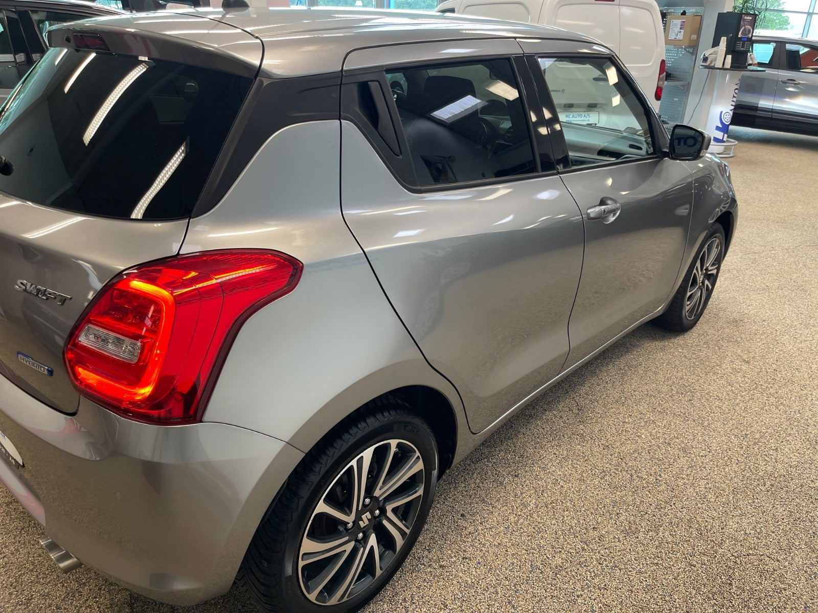 Grå Suzuki Swift fra 2022