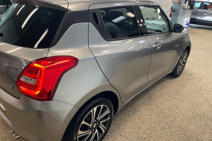 Grå Suzuki Swift fra 2022