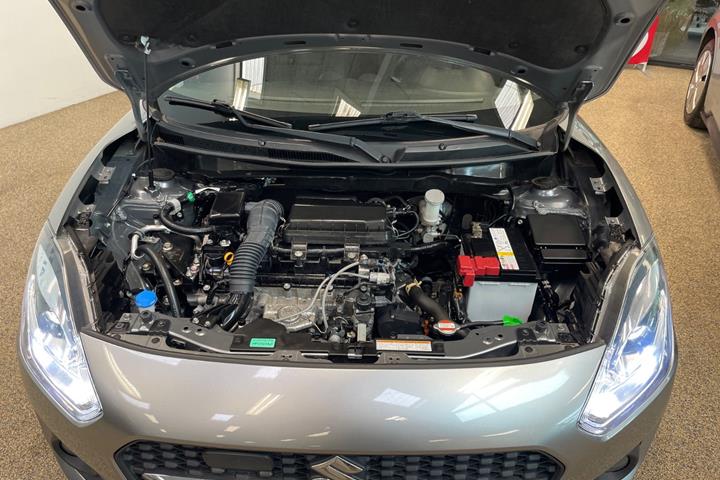 Grå Suzuki Swift fra 2022