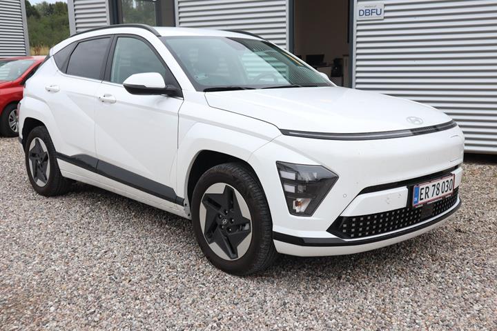 Hvid Hyundai Kona fra 2023