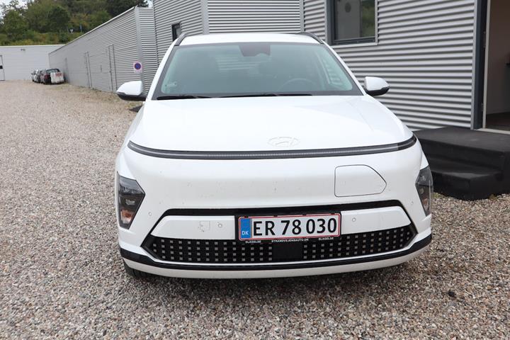 Hvid Hyundai Kona fra 2023