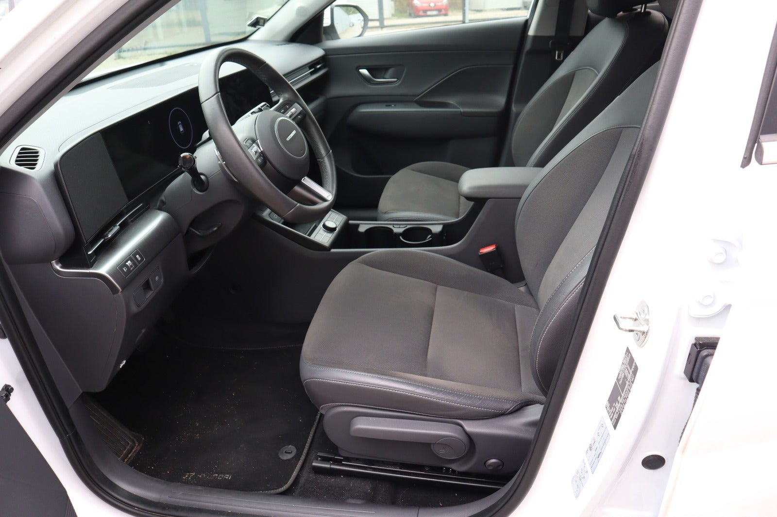 Hvid Hyundai Kona fra 2023