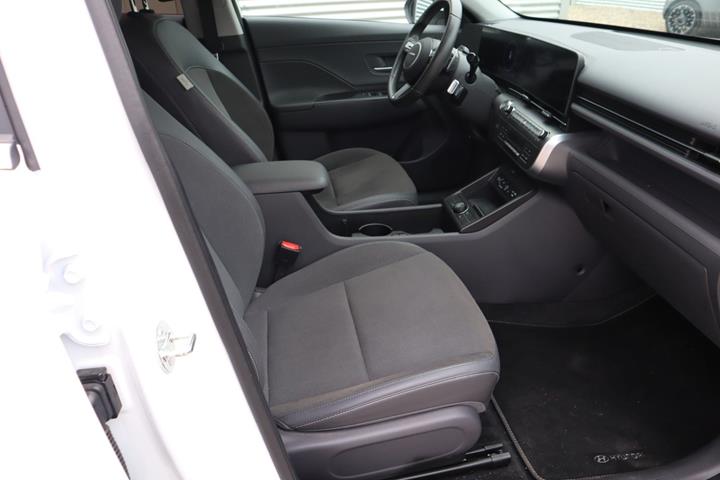 Hvid Hyundai Kona fra 2023