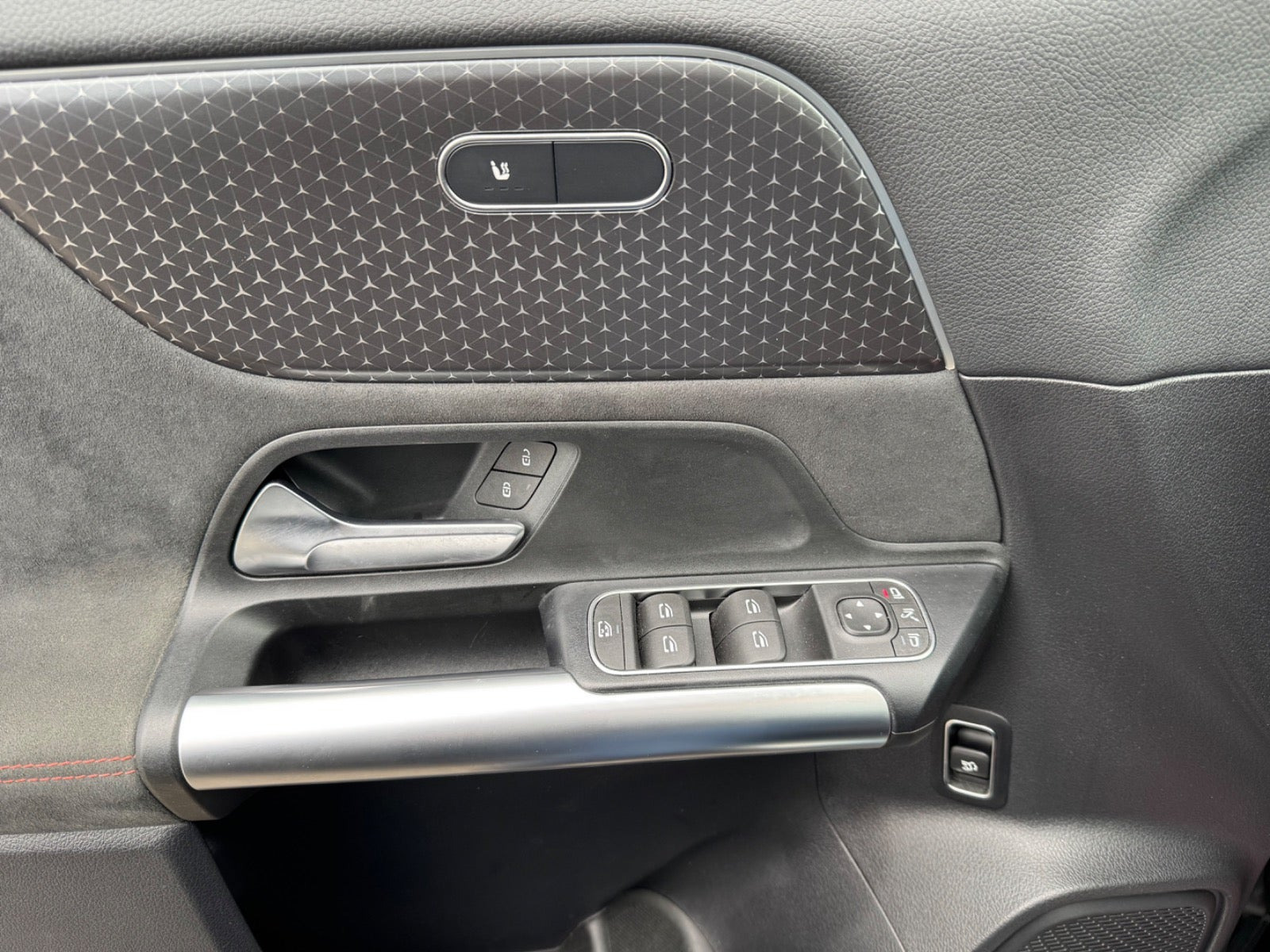 Sort Mercedes EQA250+ fra 2025