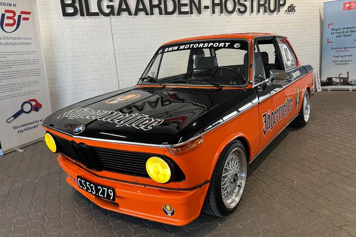 Orange BMW 2002 fra 1972 set udefra
