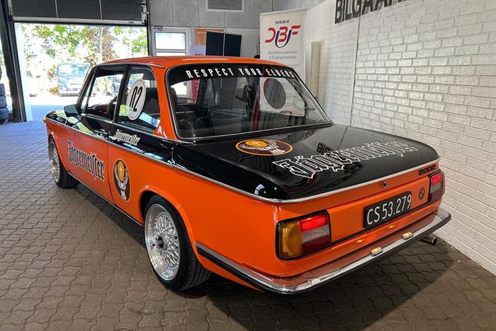 Orange BMW 2002 fra 1972