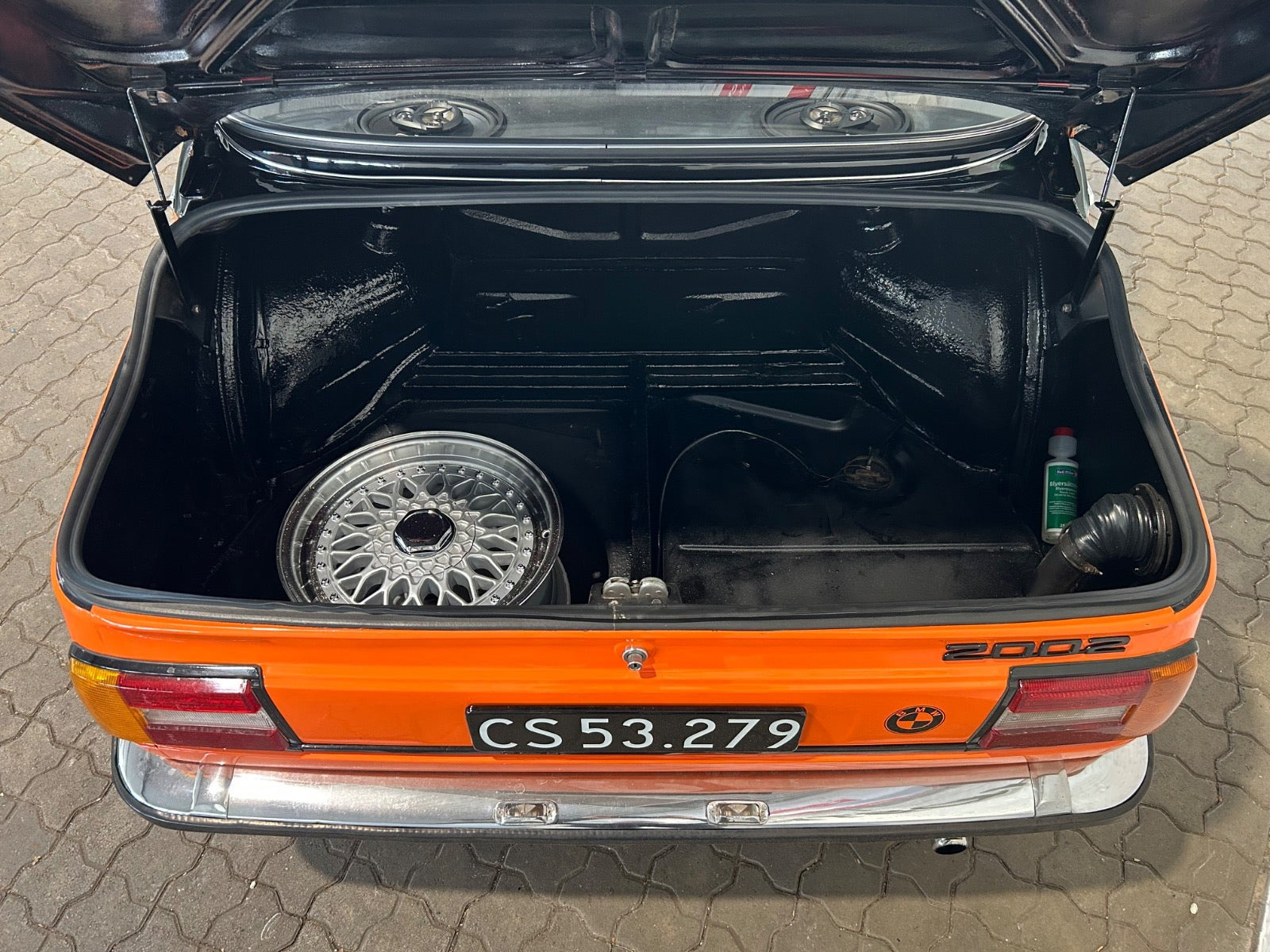 Orange BMW 2002 fra 1972