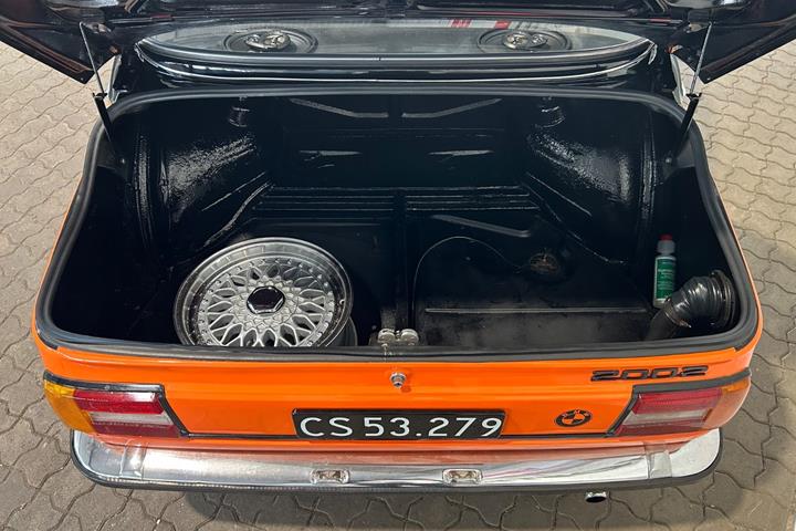 Orange BMW 2002 fra 1972