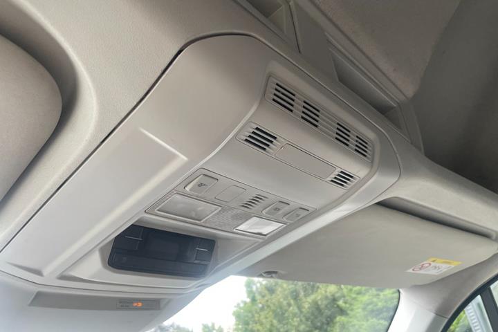 Hvid VW Crafter 35 fra 2020
