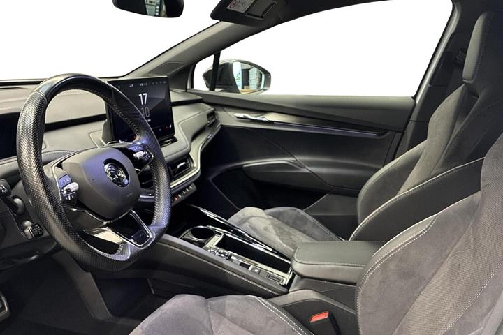 Hvid Skoda Enyaq fra 2023