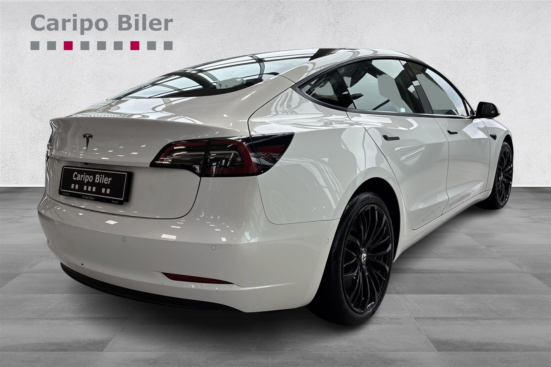 Hvid Tesla Model 3 fra 2022
