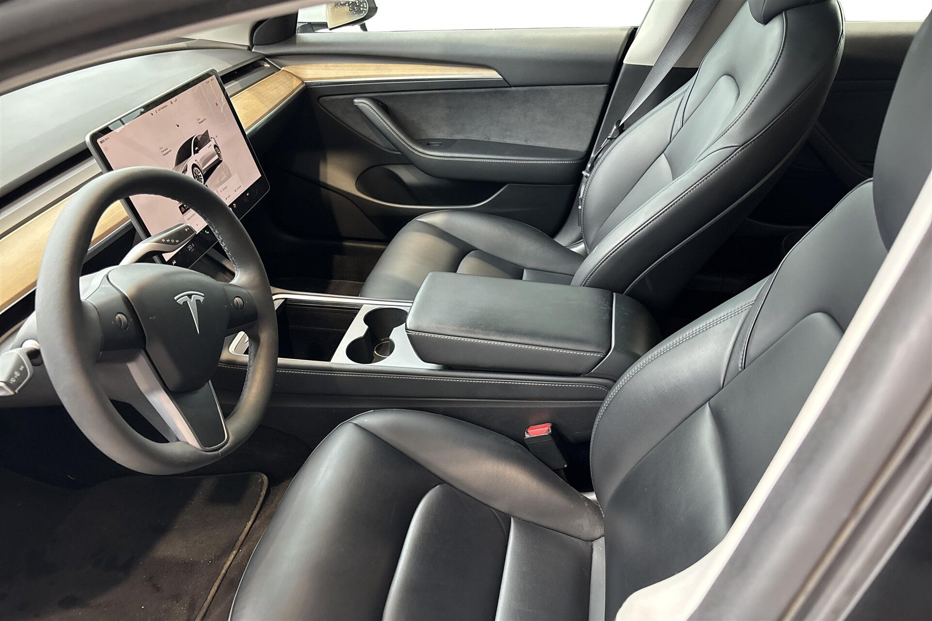 Hvid Tesla Model 3 fra 2022