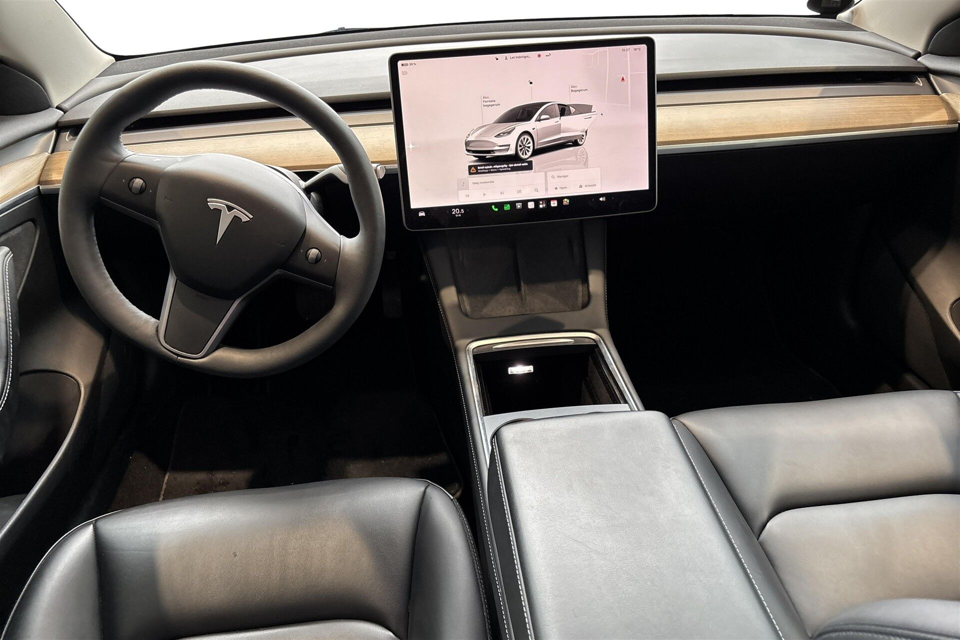 Hvid Tesla Model 3 fra 2022