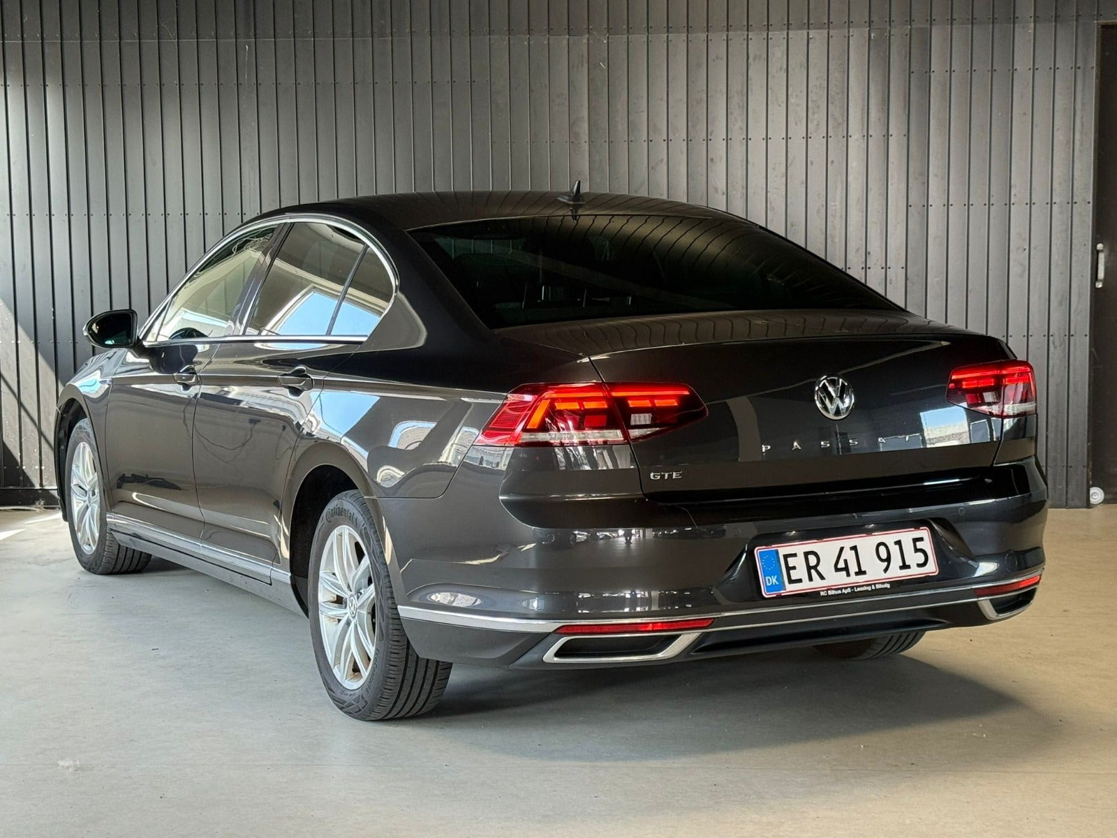 Sort VW Passat fra 2020