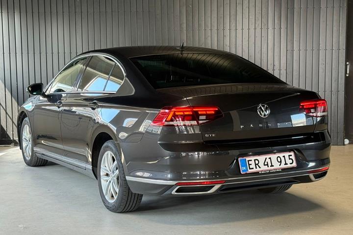Sort VW Passat fra 2020
