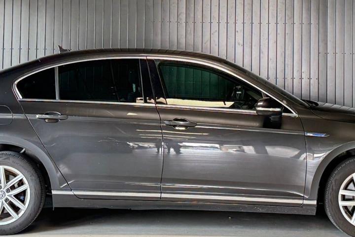 Sort VW Passat fra 2020