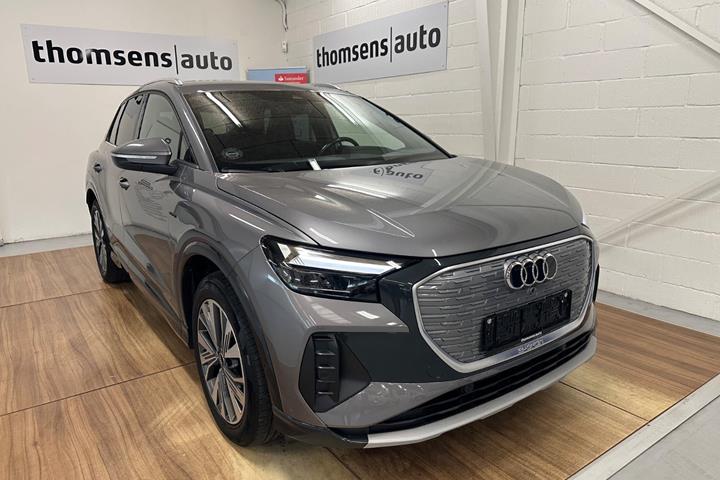 Grå Audi Q4 e-tron fra 2023