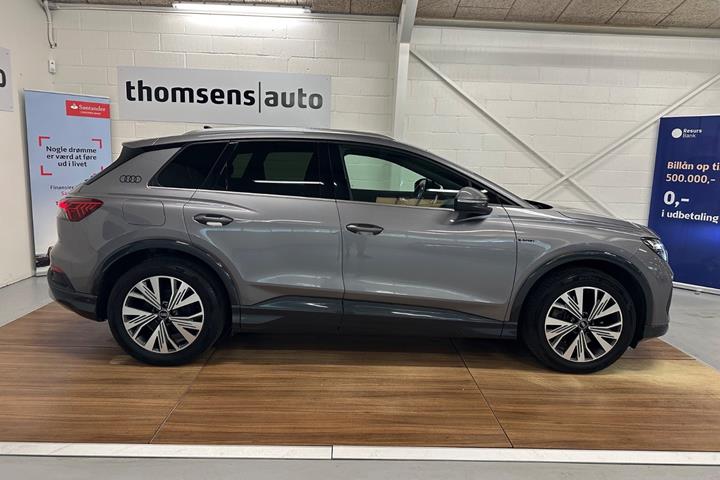 Grå Audi Q4 e-tron fra 2023