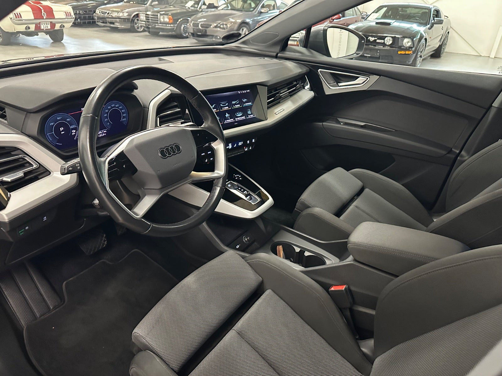 Grå Audi Q4 e-tron fra 2023