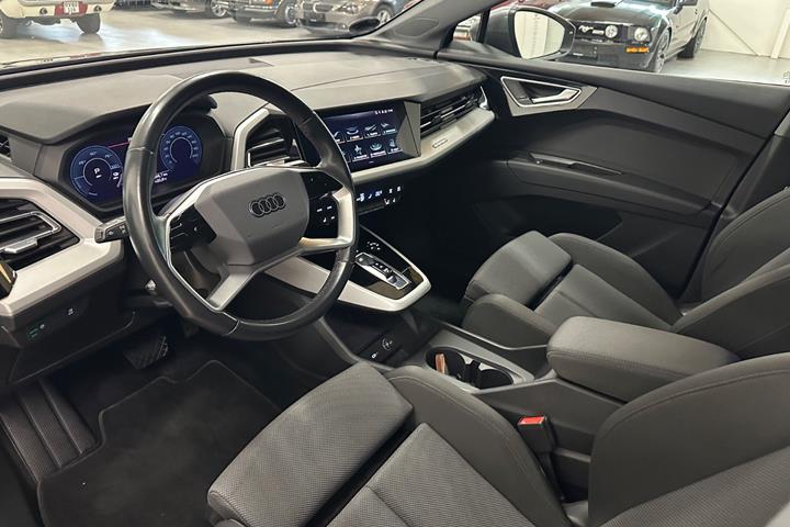 Grå Audi Q4 e-tron fra 2023