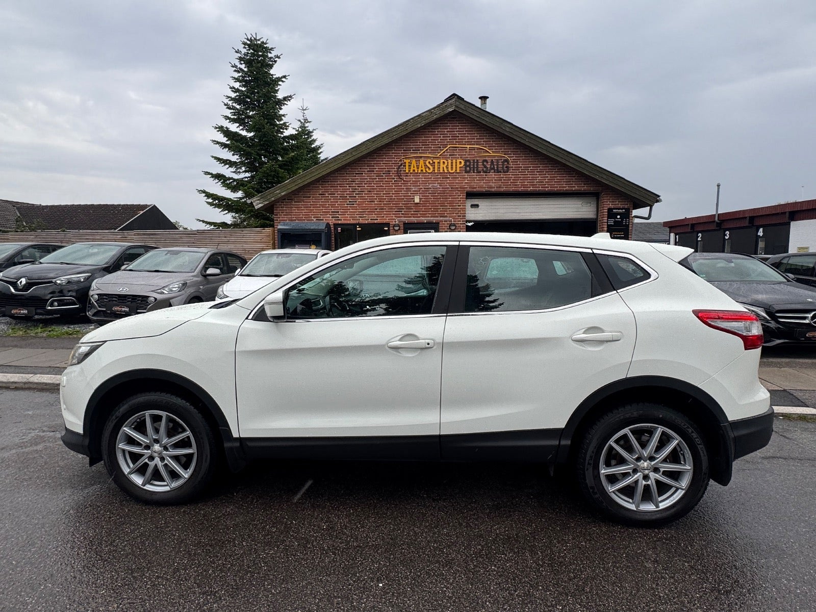 undefined Nissan Qashqai fra 2014