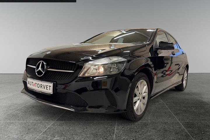 Sort Mercedes A180 d fra 2016 set udefra