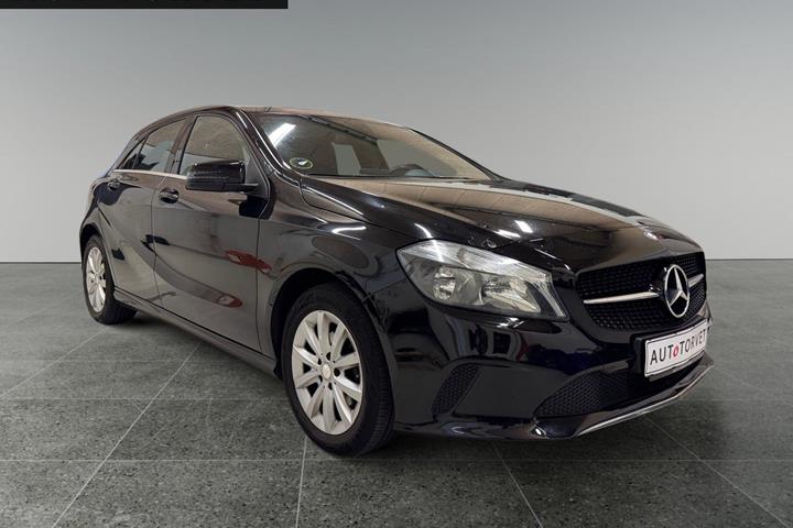 Sort Mercedes A180 d fra 2016