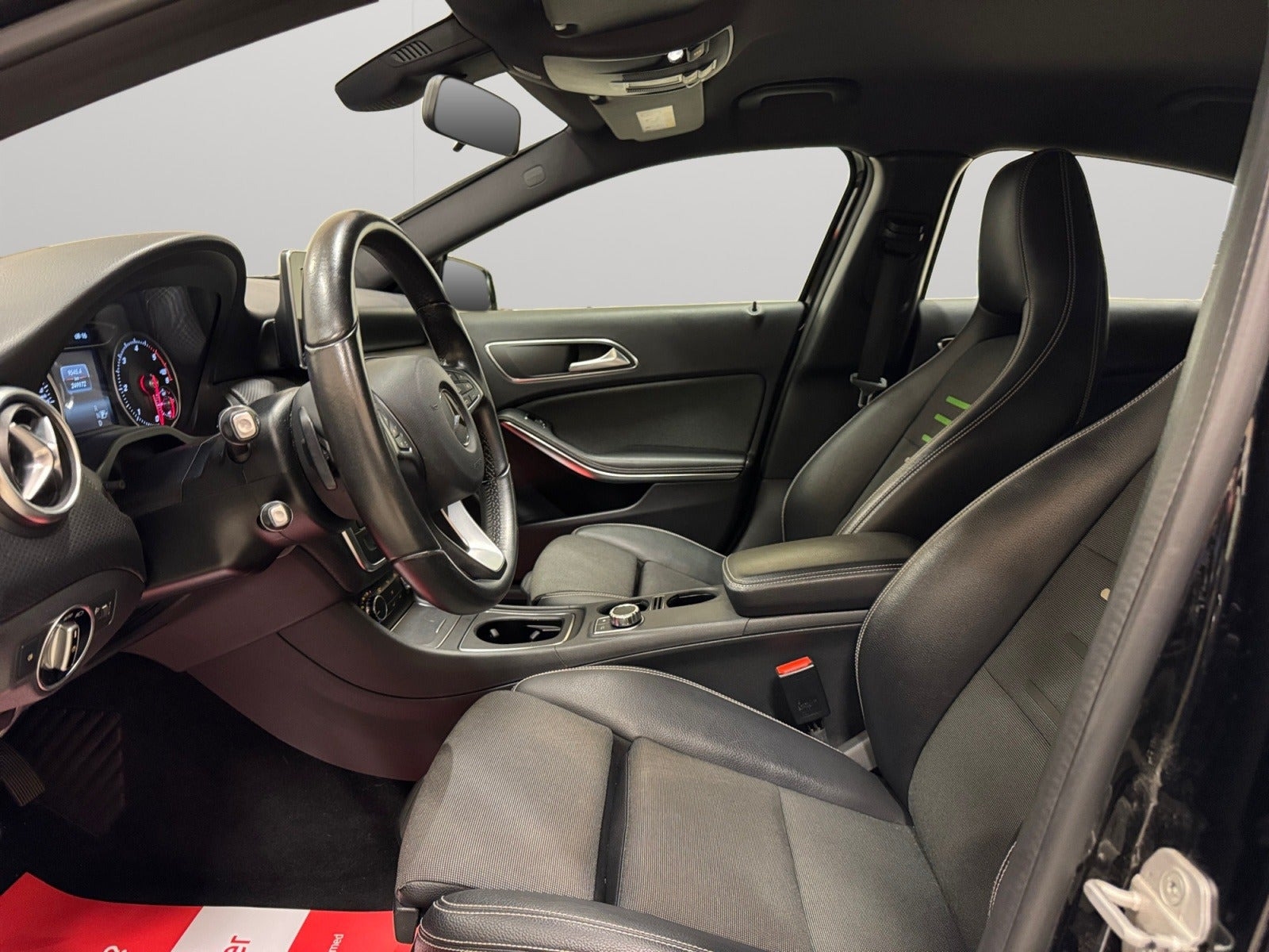 Sort Mercedes A180 d fra 2016