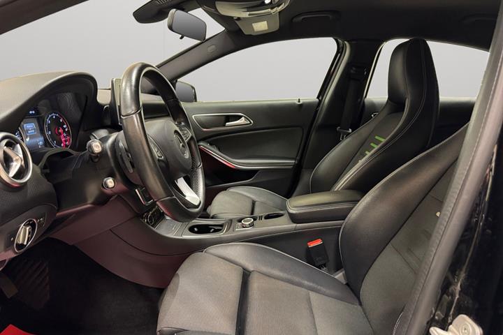 Sort Mercedes A180 d fra 2016