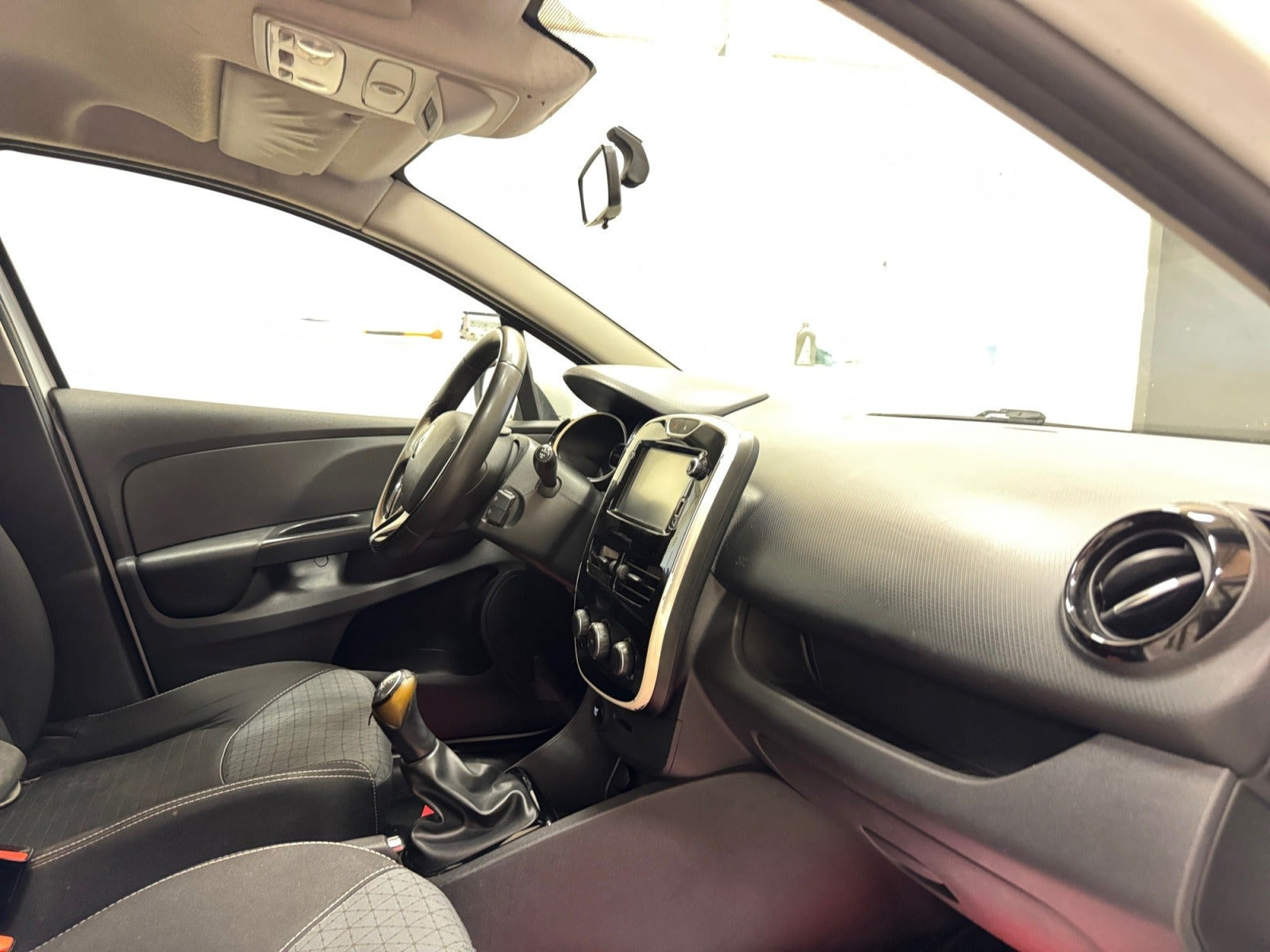 Hvid Renault Clio IV fra 2016