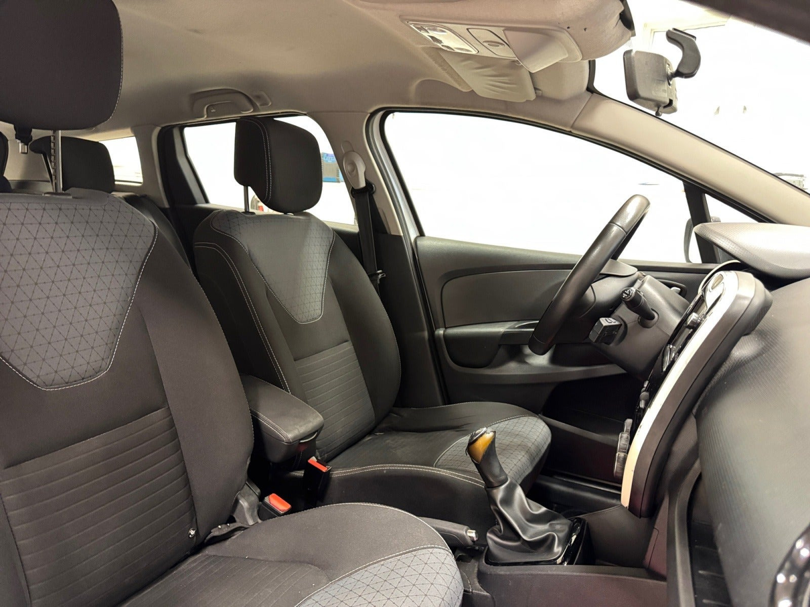 Hvid Renault Clio IV fra 2016