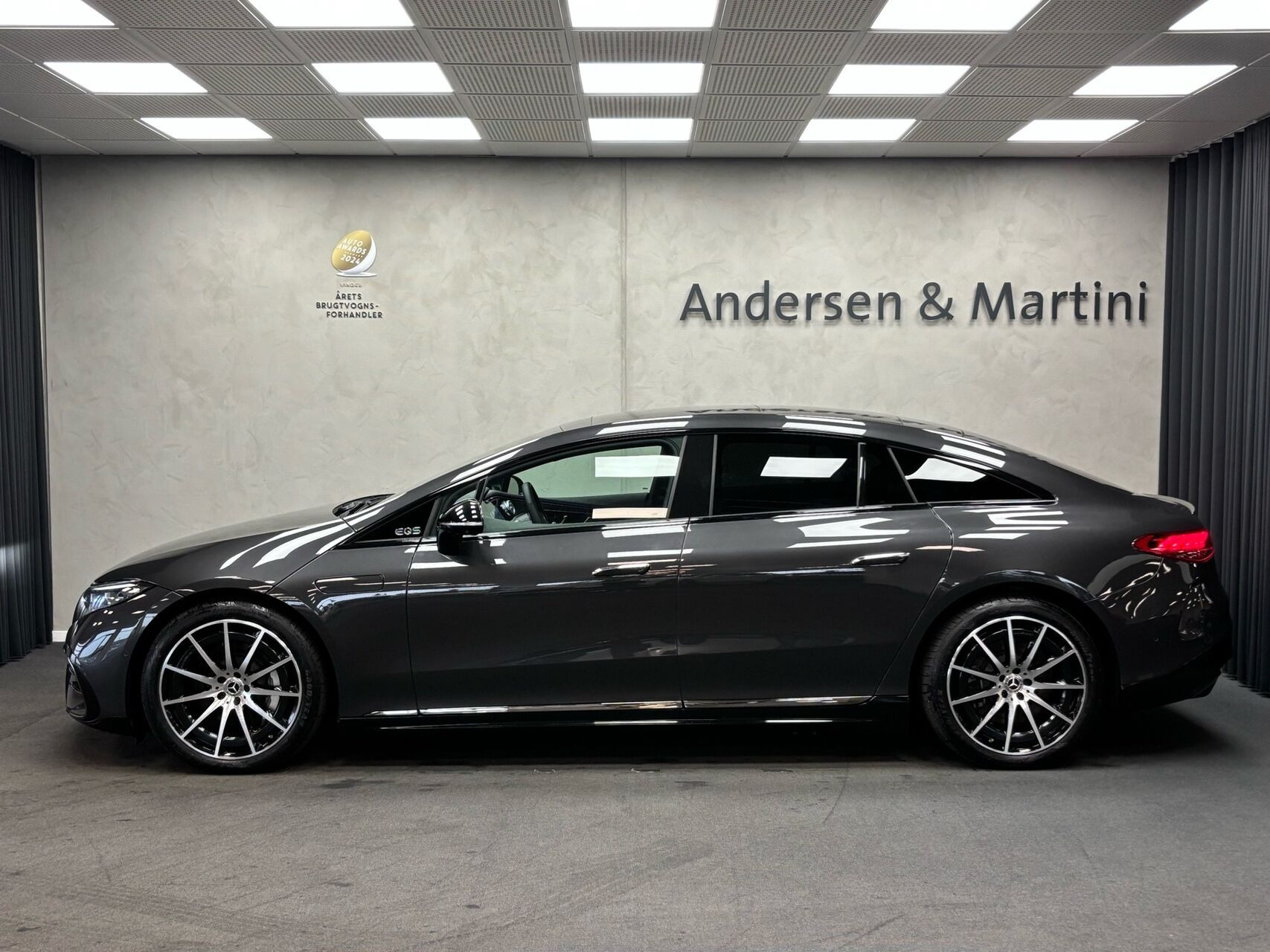 Grå Mercedes EQS 450 fra 2025