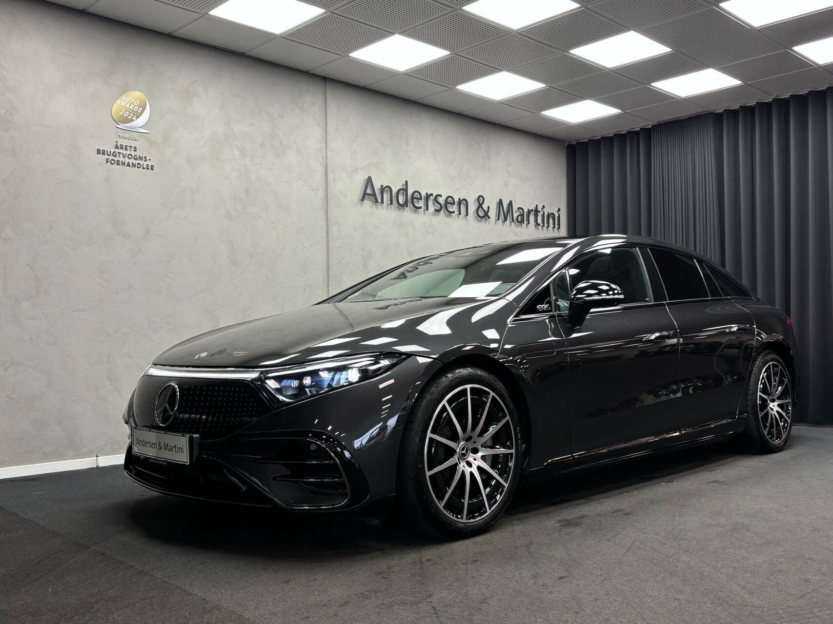 Grå Mercedes EQS 450 fra 2025