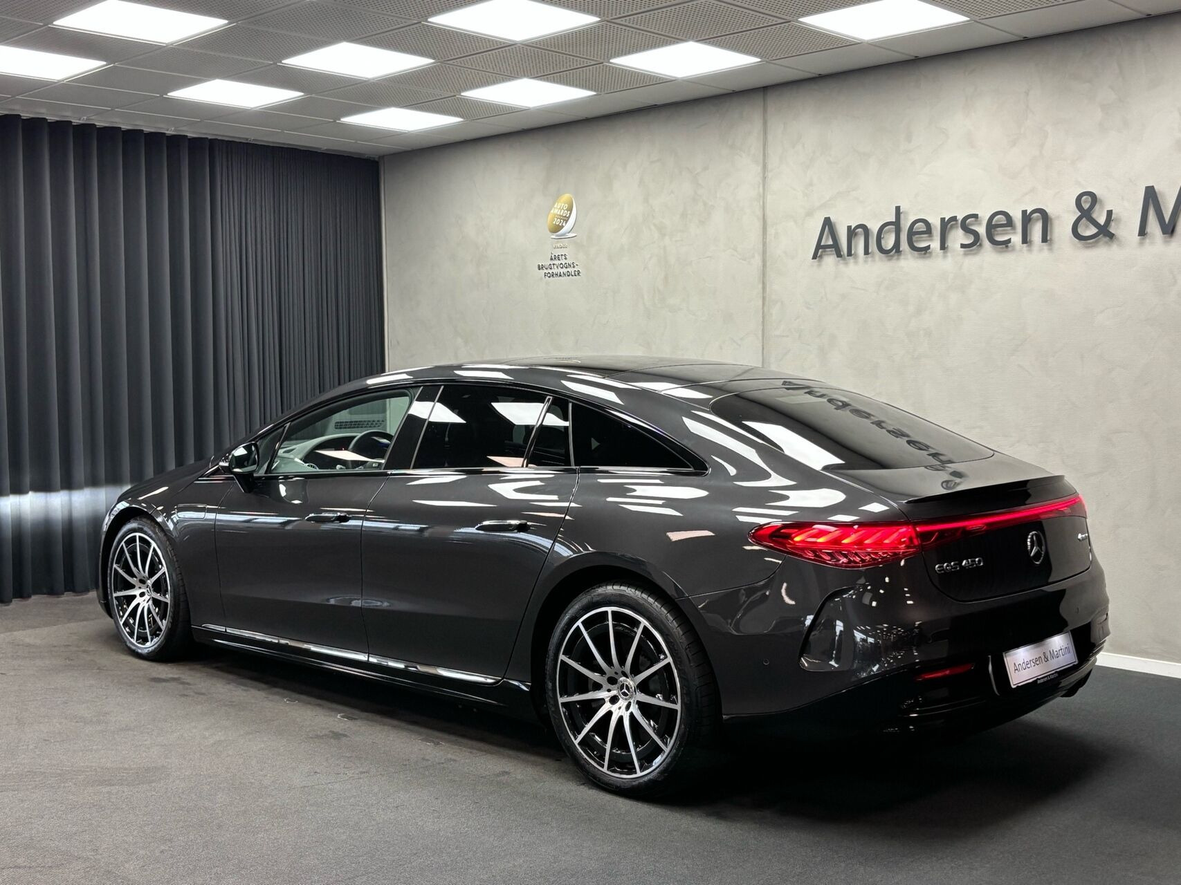 Grå Mercedes EQS 450 fra 2025