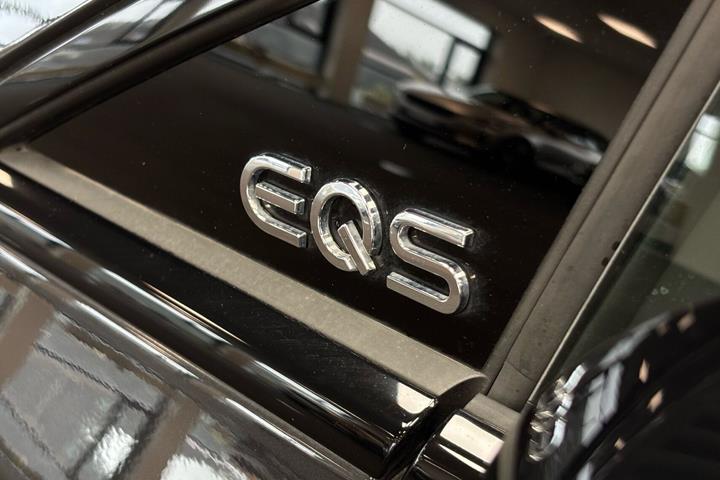 Grå Mercedes EQS 450 fra 2025