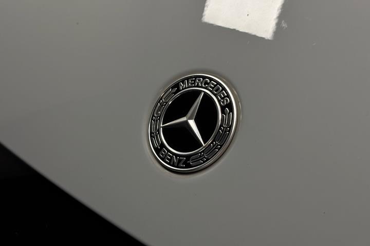Grå Mercedes EQE 43 AMG fra 2025