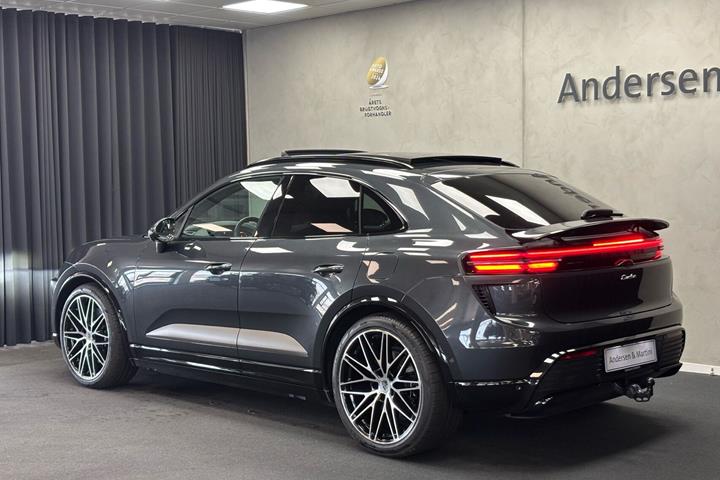 Grå Porsche Macan fra 2024