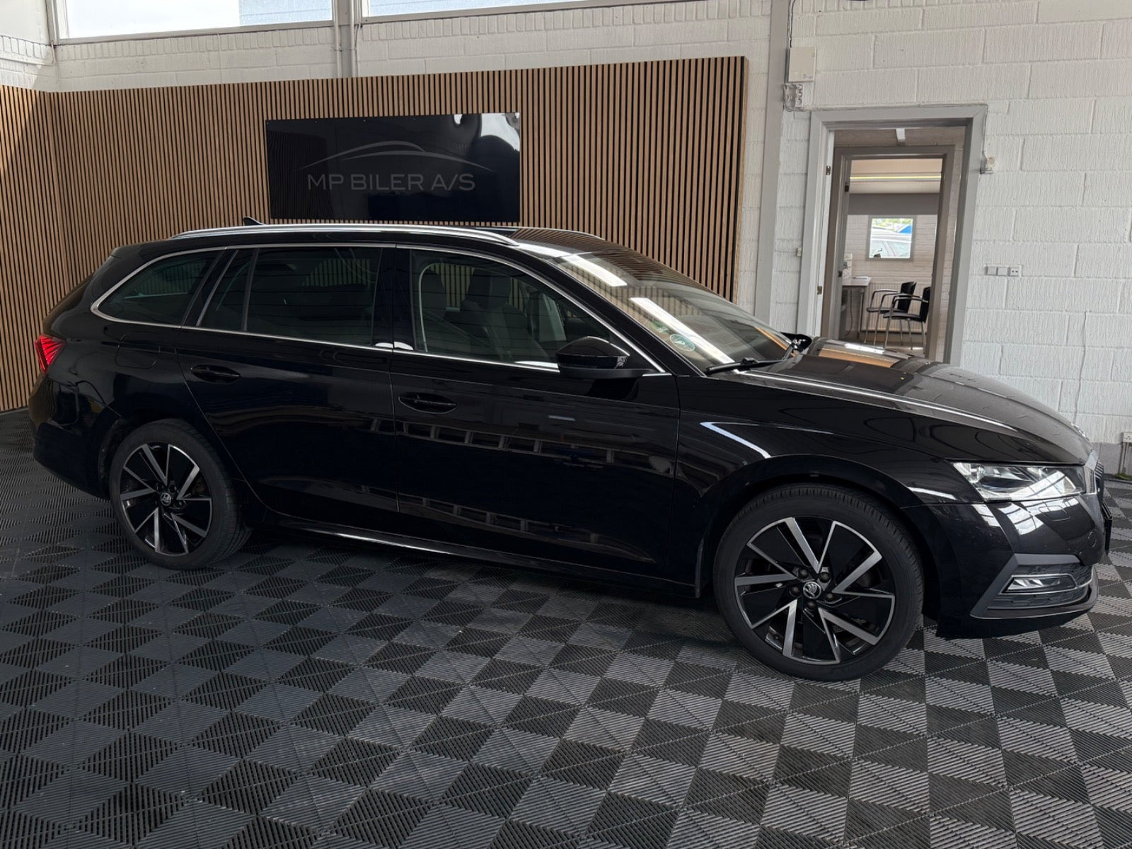 Sort Skoda Octavia fra 2021