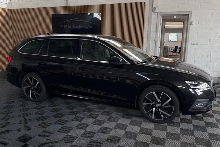 Sort Skoda Octavia fra 2021