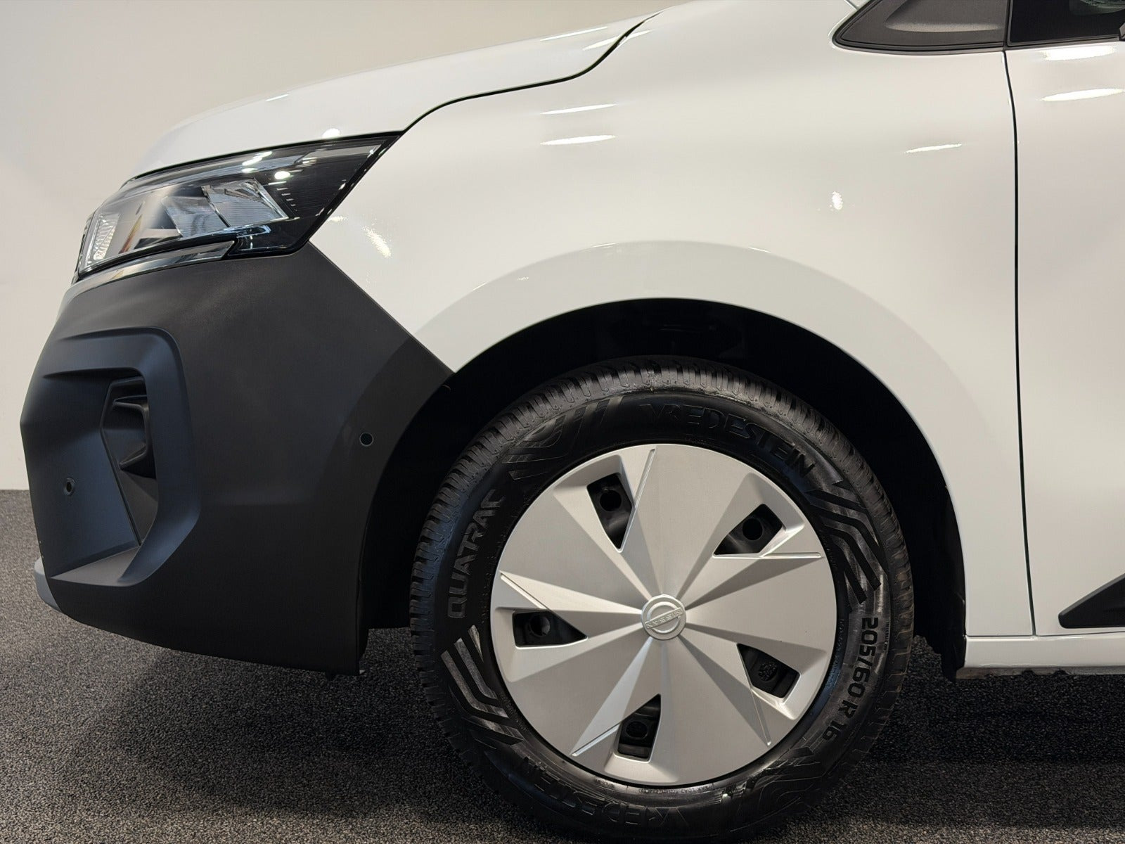 Hvid Nissan Townstar fra 2023