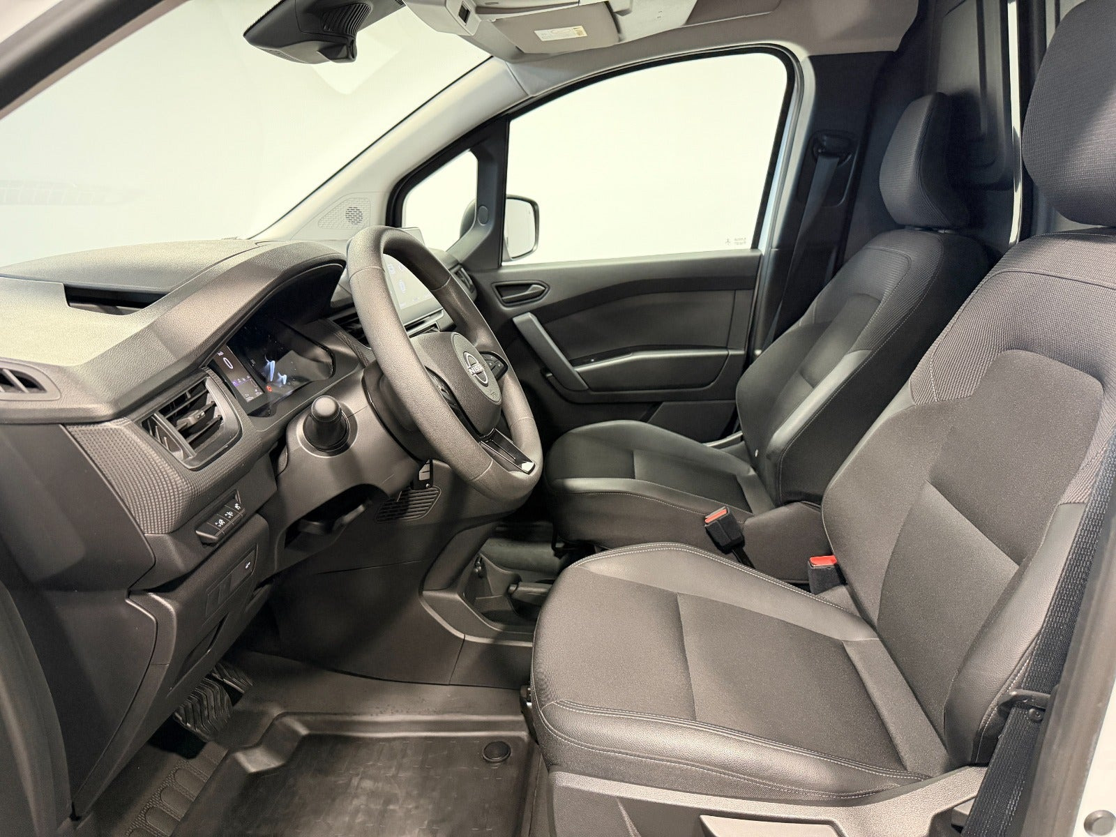 Hvid Nissan Townstar fra 2023
