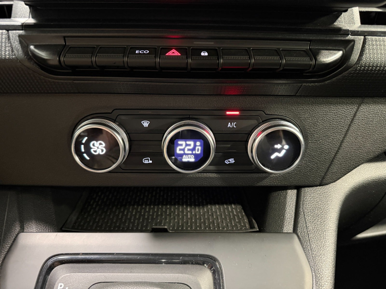 Hvid Nissan Townstar fra 2023