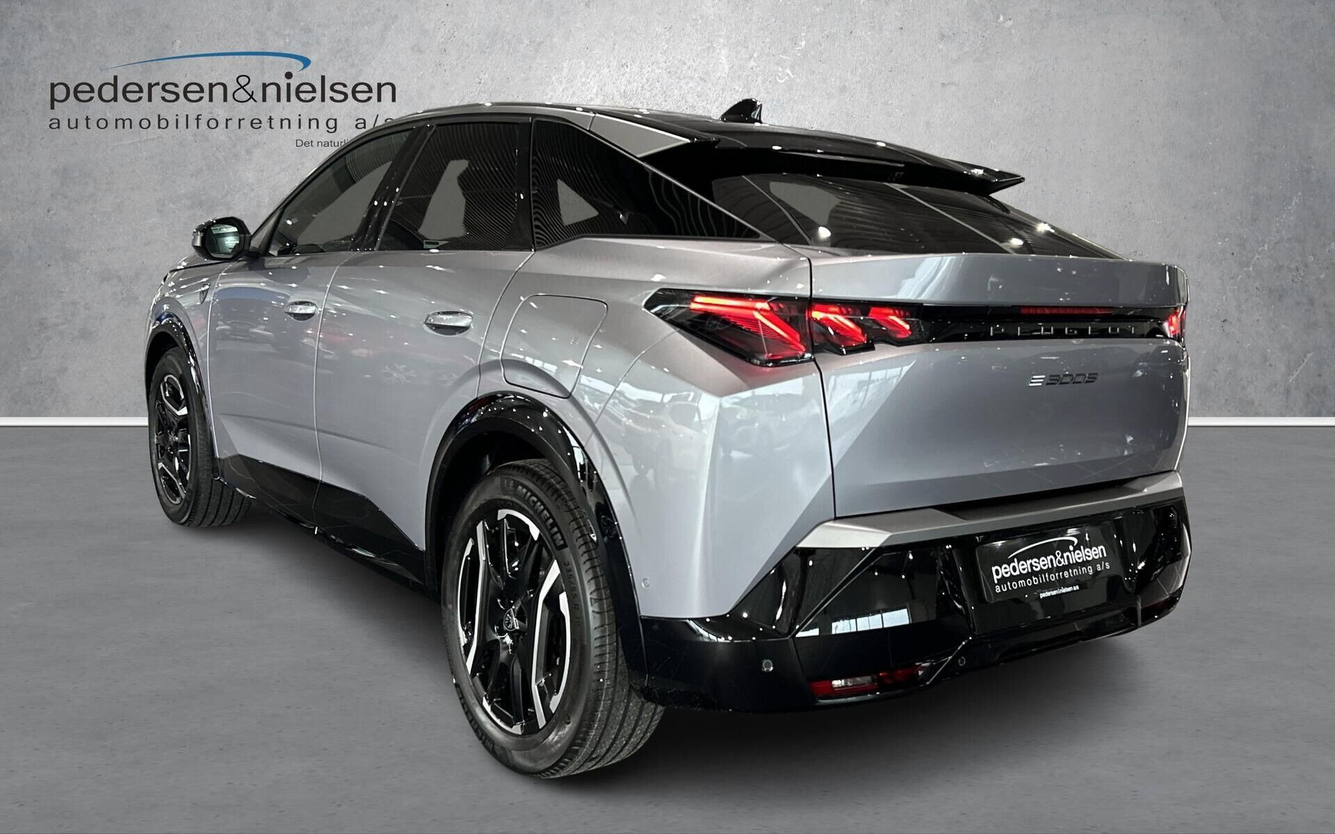 Grå Peugeot e-3008 fra 2026