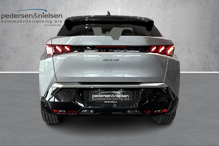 Grå Peugeot e-3008 fra 2026
