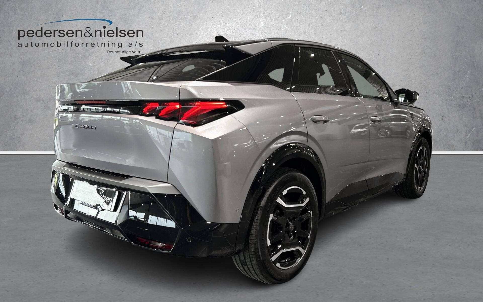 Grå Peugeot e-3008 fra 2026