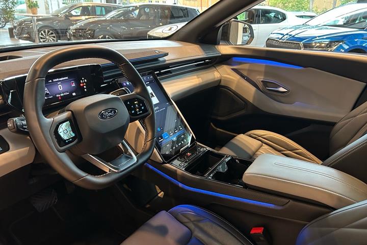 Blå Ford Explorer fra 2024