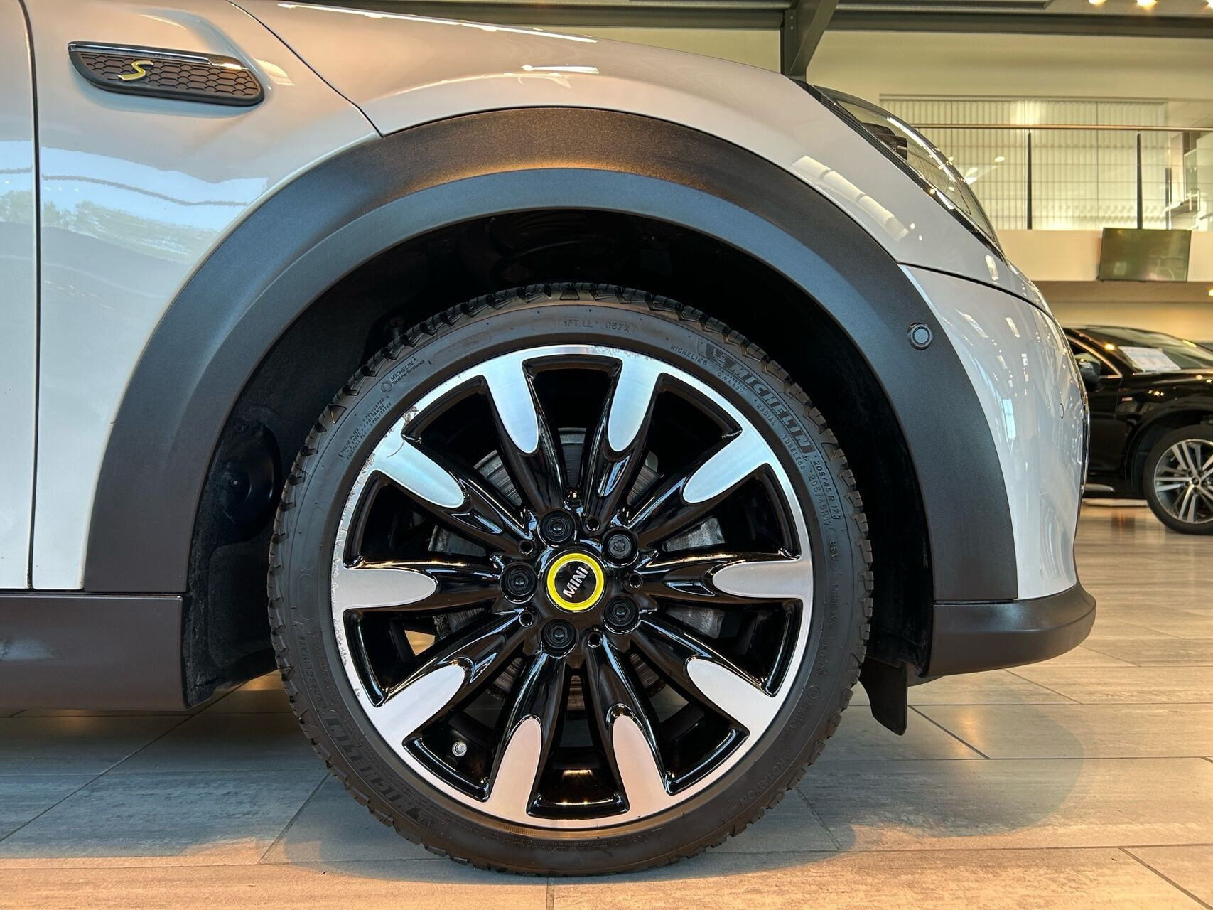 Hvid Mini Cooper fra 2022