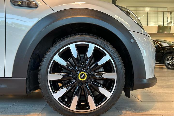 Hvid Mini Cooper fra 2022