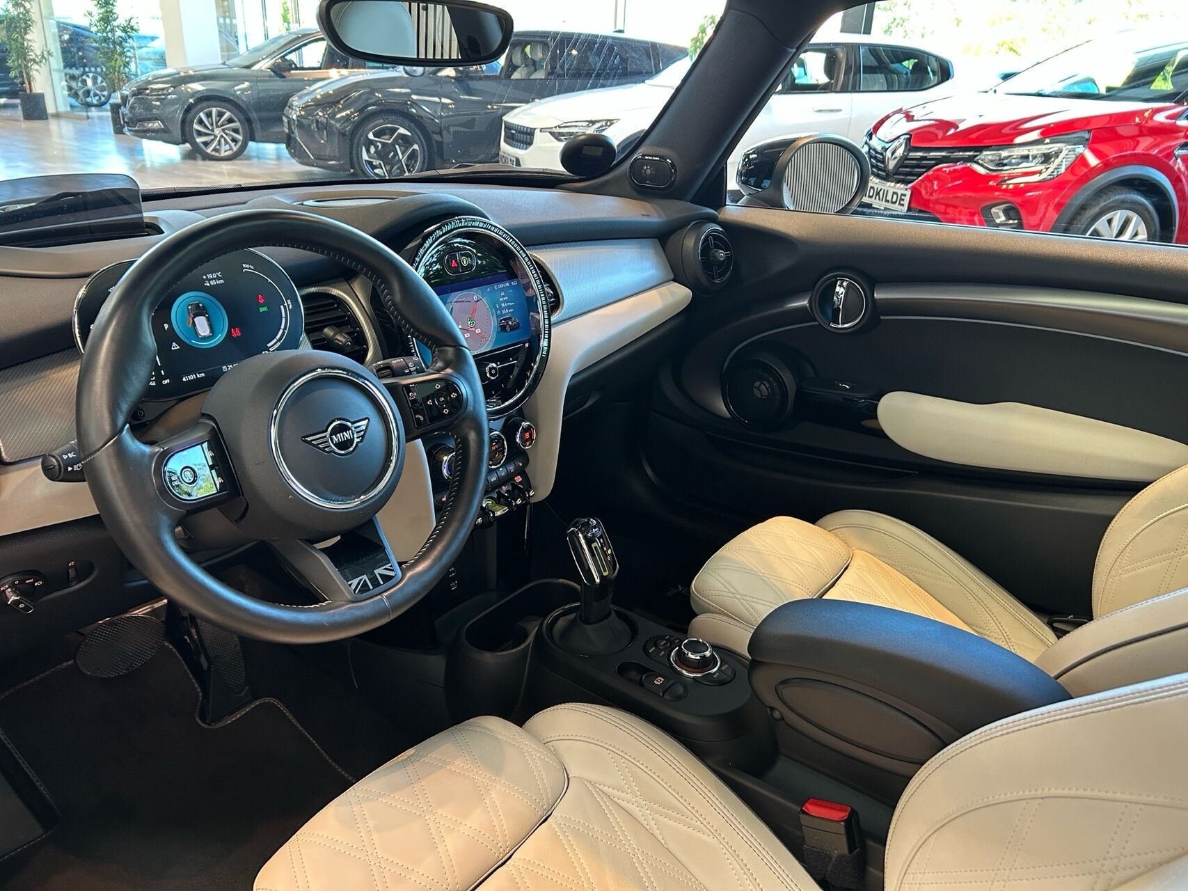 Hvid Mini Cooper fra 2022