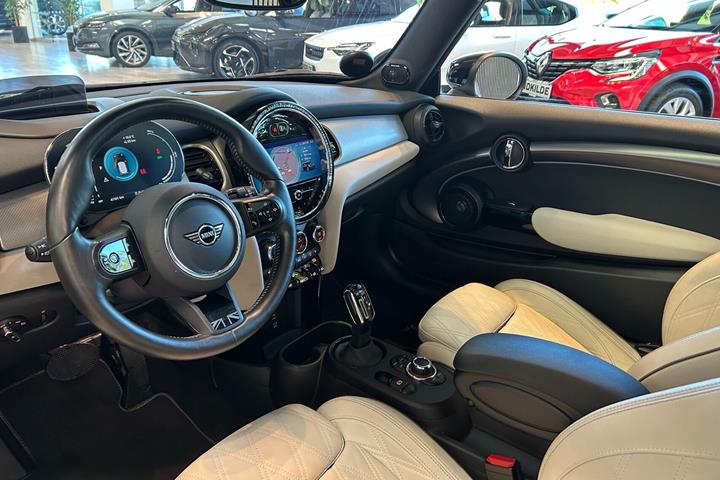 Hvid Mini Cooper fra 2022